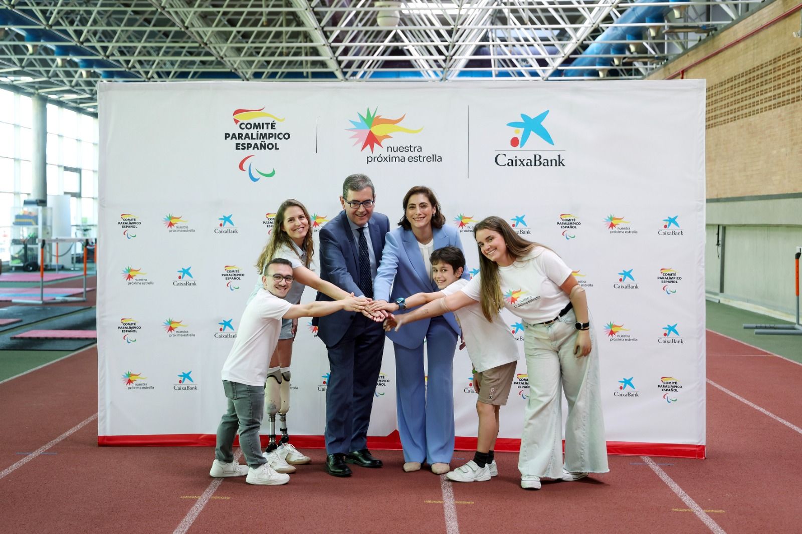 Manuel Serrano, Sara Andrés, Francisco Botí, María Luísa Martínez Gistau, Fernando Donaire y Carla Santos presentan el proyecto 'Nuestra Próxima Estrella'