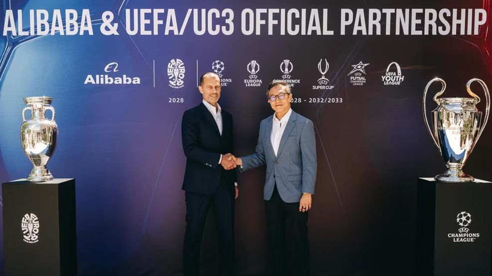 Joe Tsai, presidente del Grupo Alibaba  Aleksander Čeferin, Presidente de la UEFA