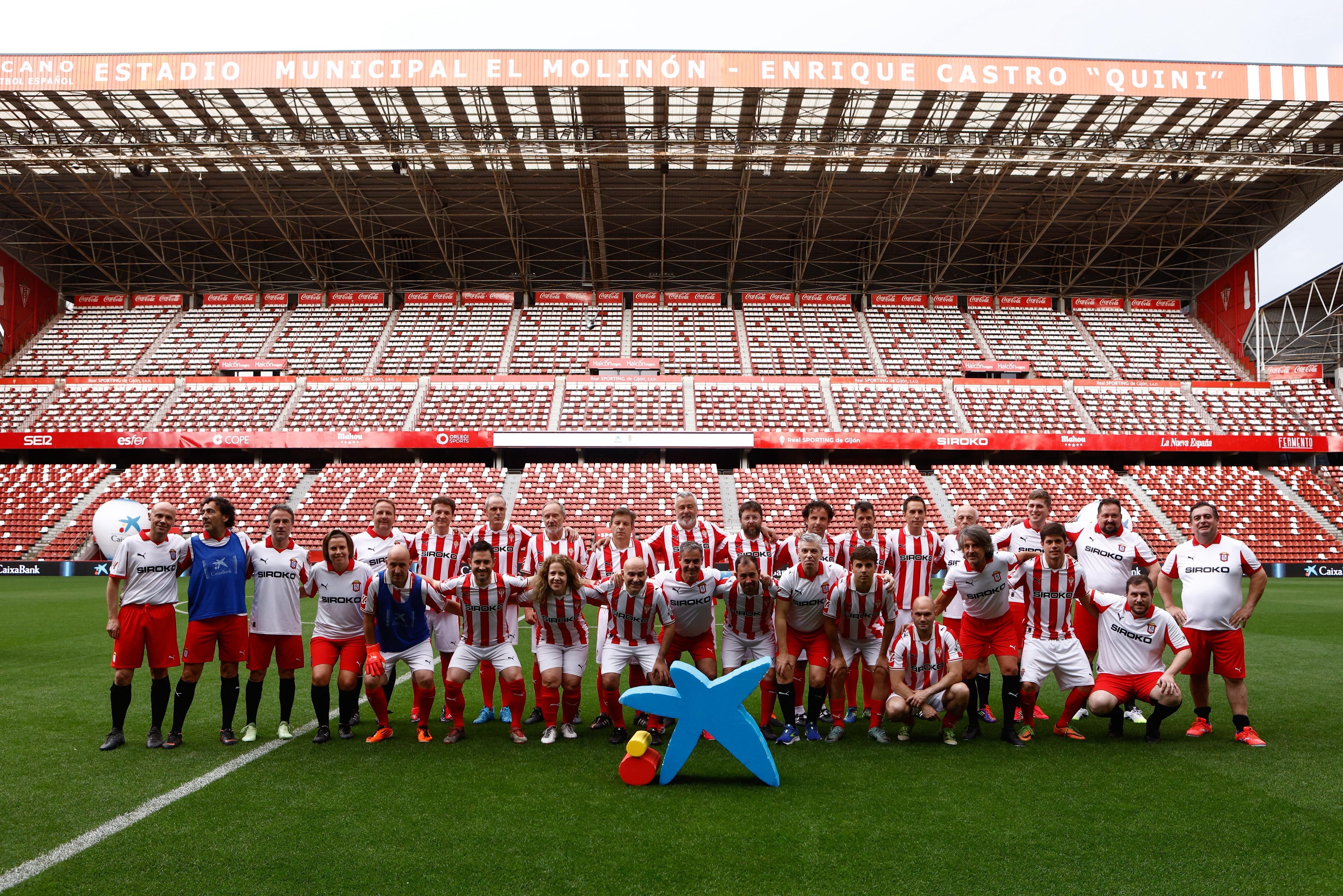 De la grada al césped, CaixaBank también activó esta acción con 36 seguidores del Real Sporting de Gijón