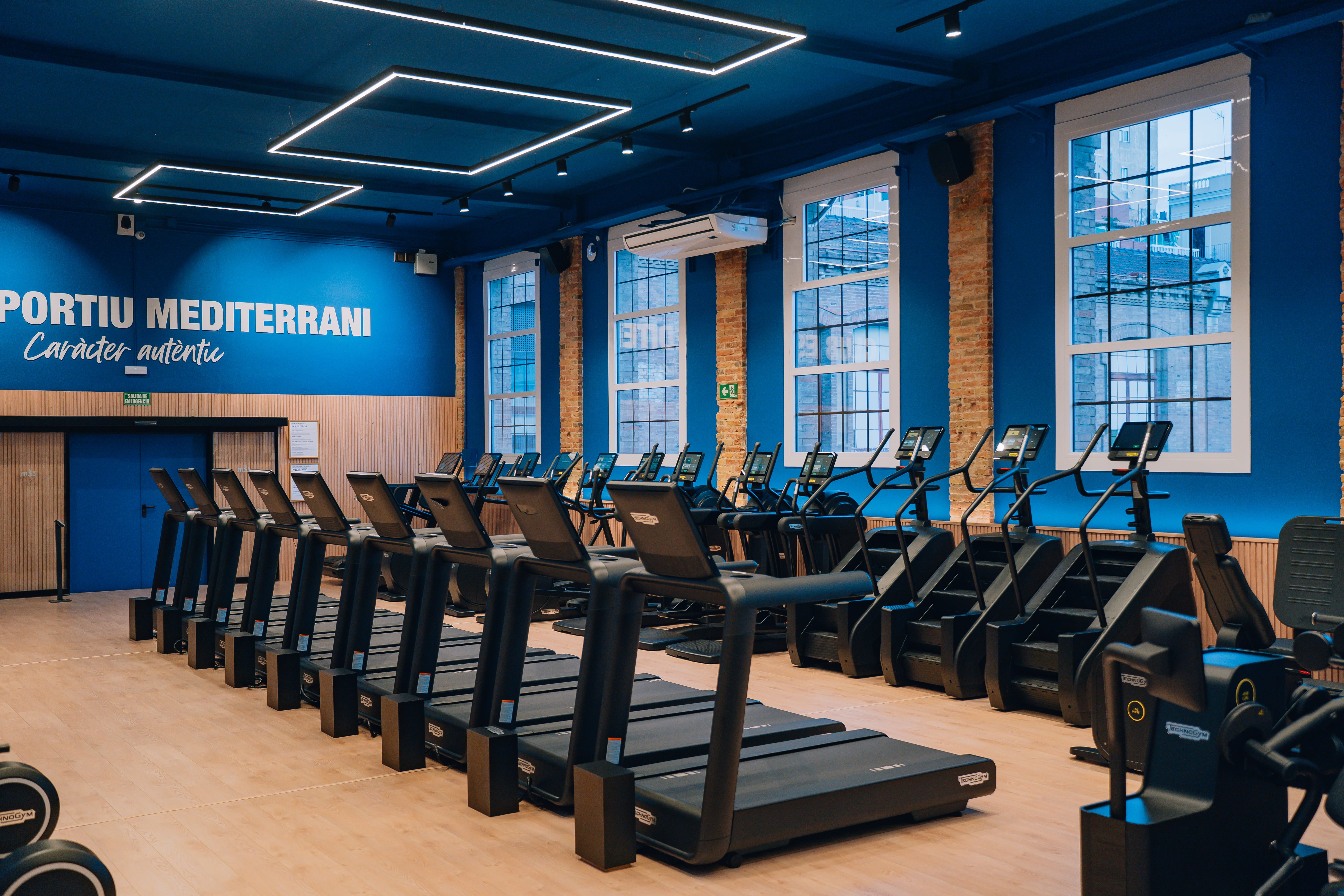 Sala fitness gimnasio CE Mediterrani Technogym 1