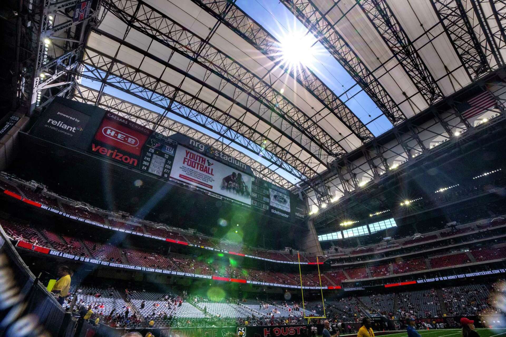 El NRG Stadium de Houston fue el primer estadio de la NFL en colocar un techo retráctil para combatir el calor.