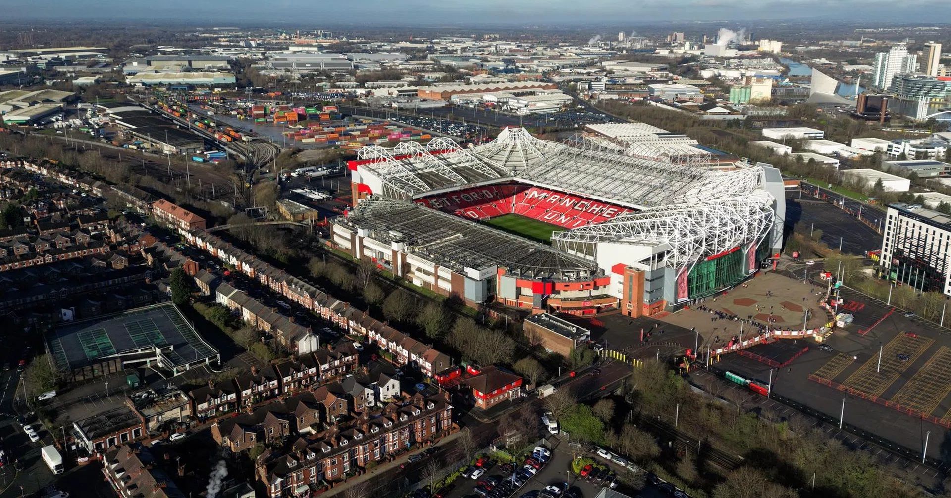 Manchester United Old Trafford Estadio Premier League 2026 aerea exterior