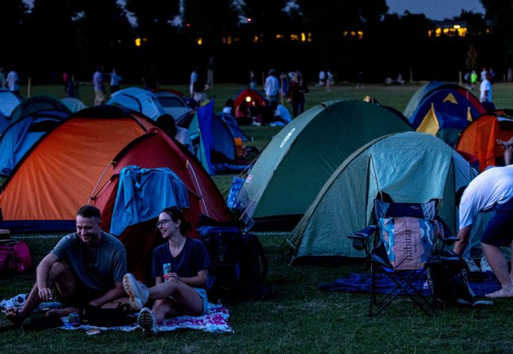 Asistentes a Wimbledon acampando para poder adquirir entradas en The Queue