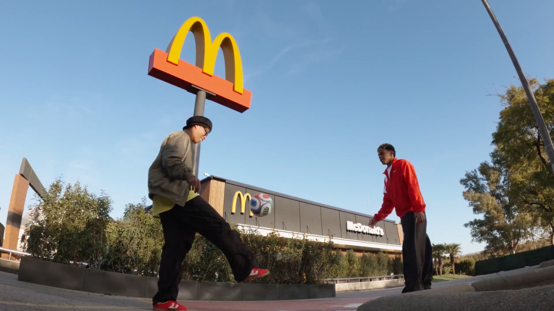 Lamine Yamal y Ronaldinho protagonizaron juntos un anuncio de gran impacto de McDonald's.