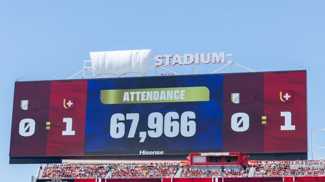 Levi's cubre su logo en el estadio de Santa Clara con un trozo de tela.