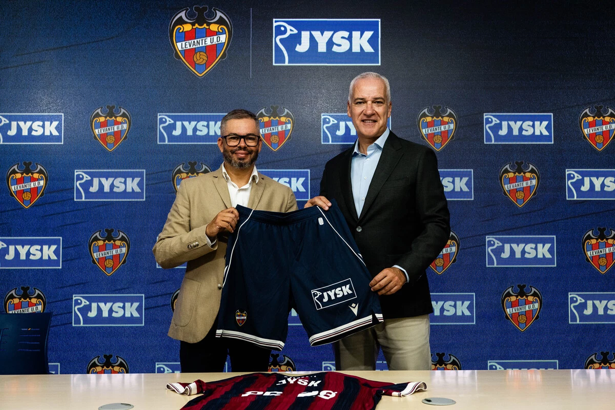 Levante patrocinio con JYSK