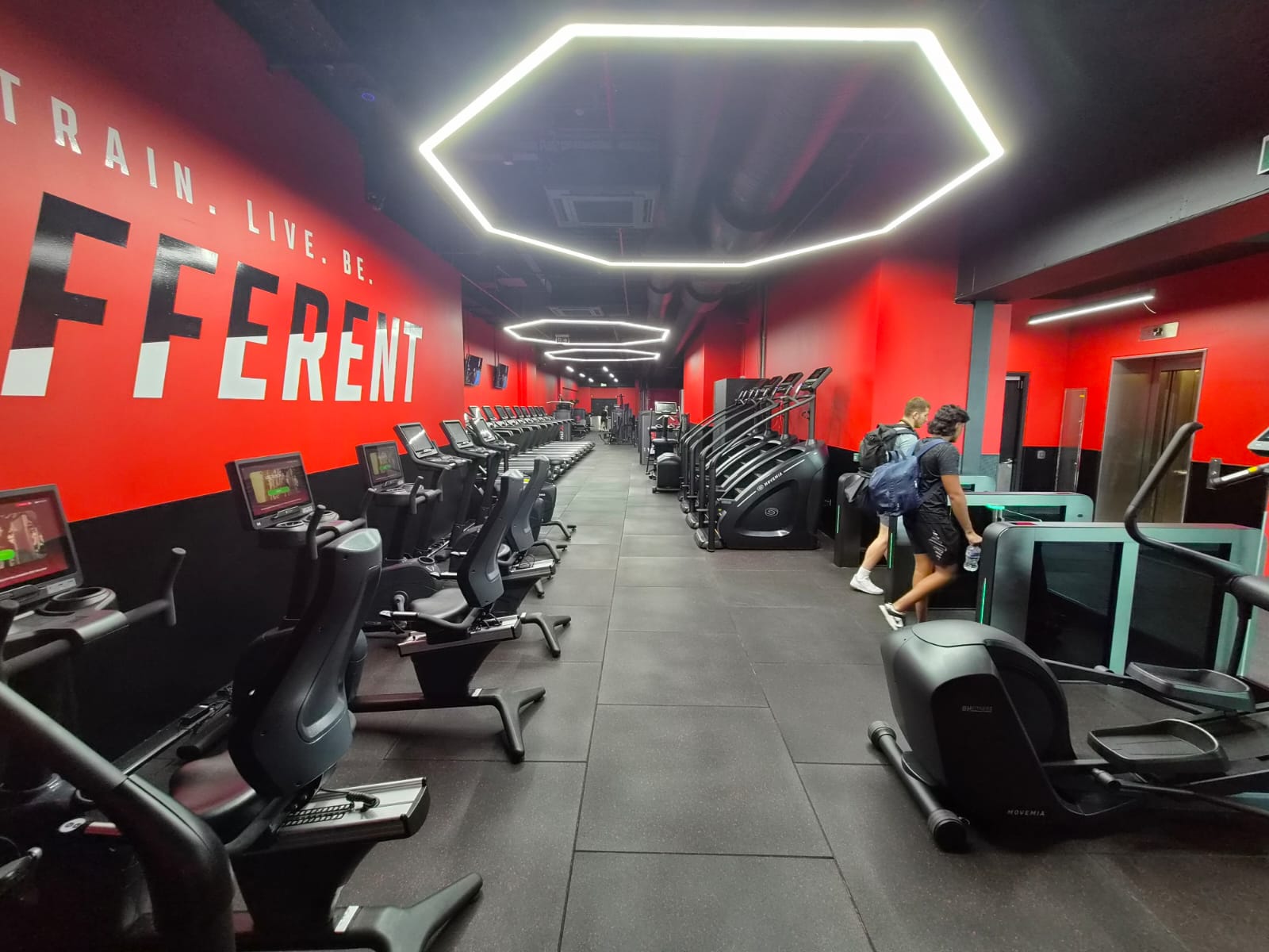 UFC GYM DUBLIN gimnasio equipado por BH Fitness