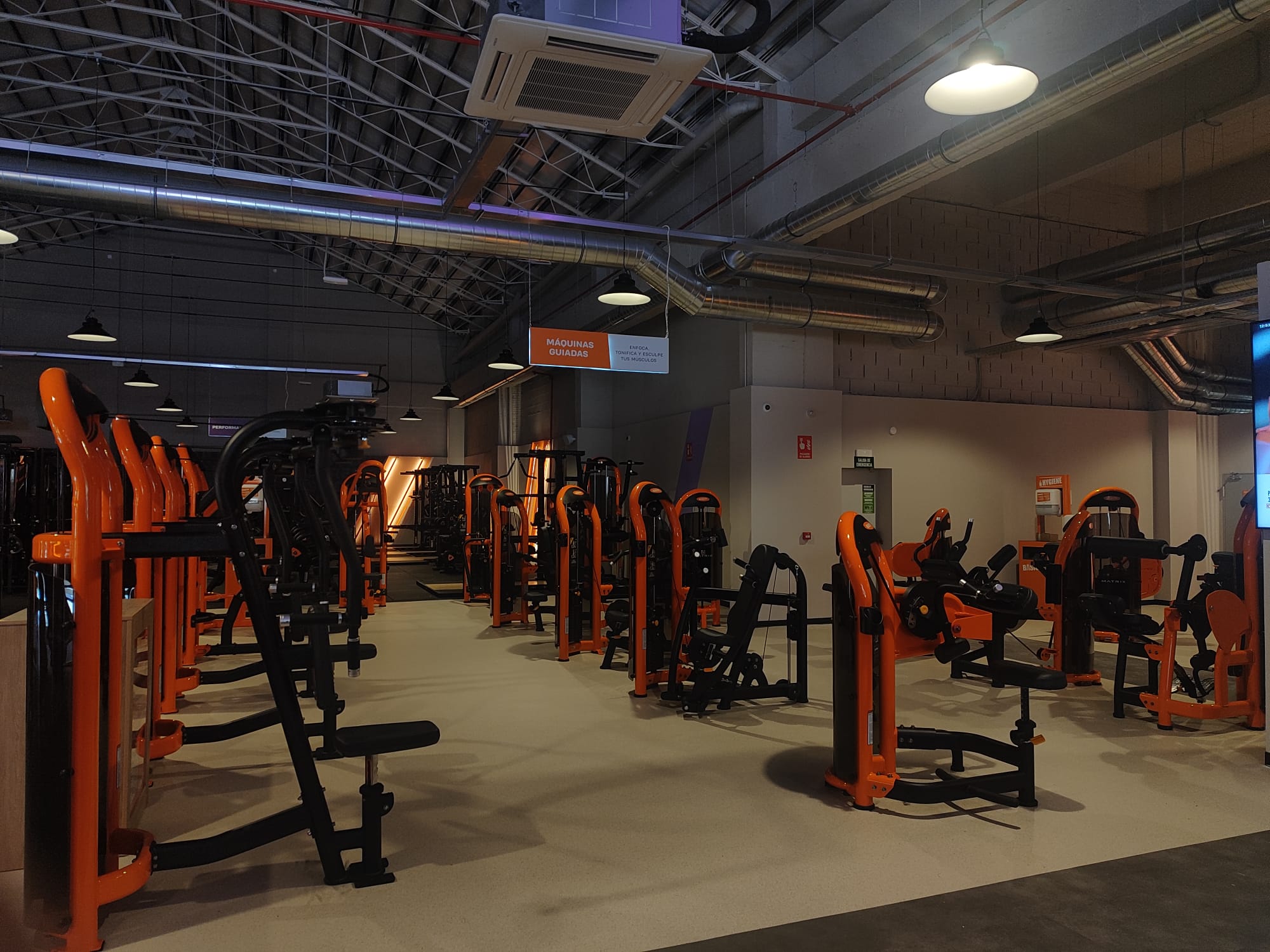 Gimnasio Basic-Fit Santurtzi 2