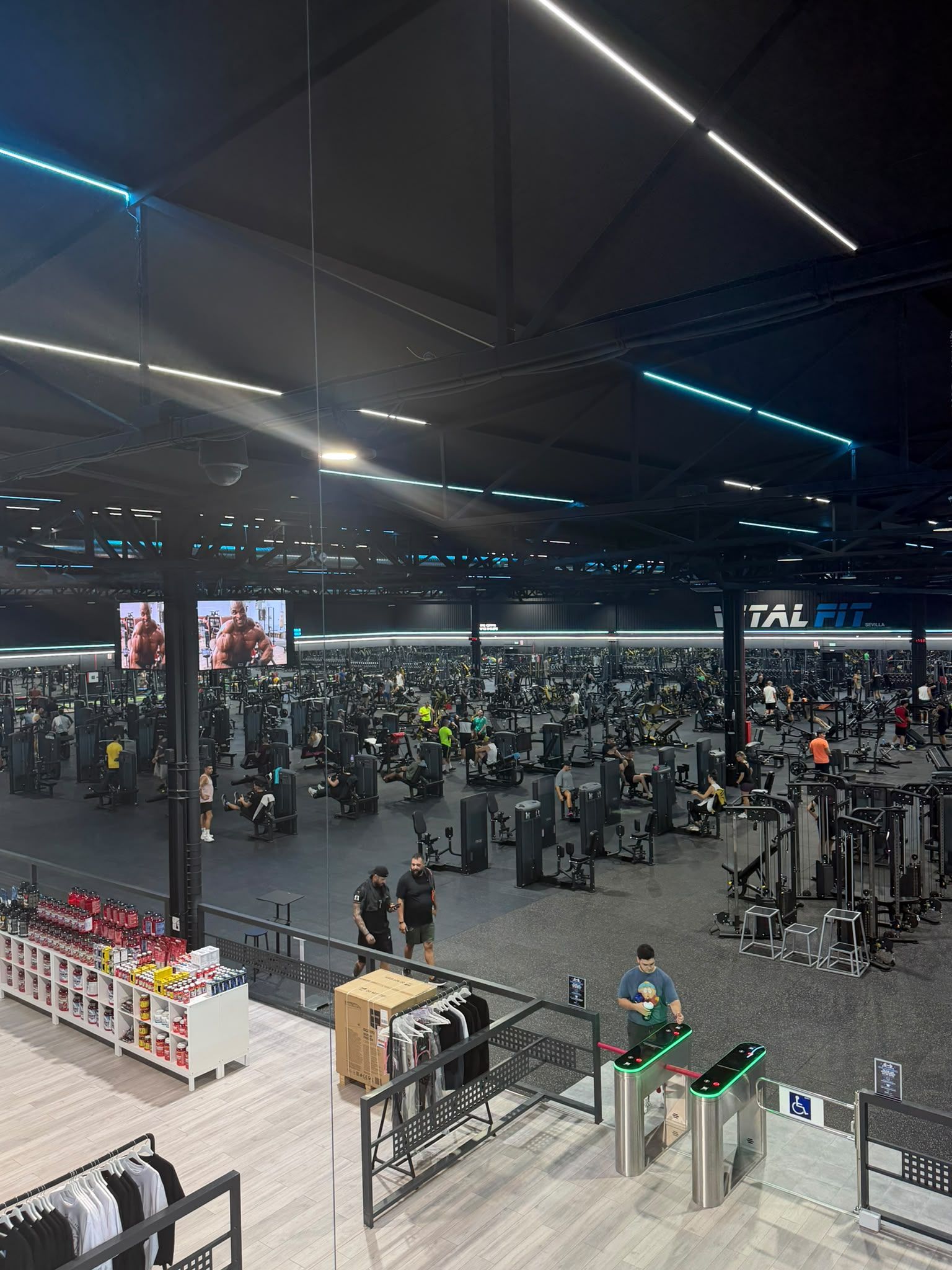El centro cuenta con 400 máquinas de Fitness Deluxe.