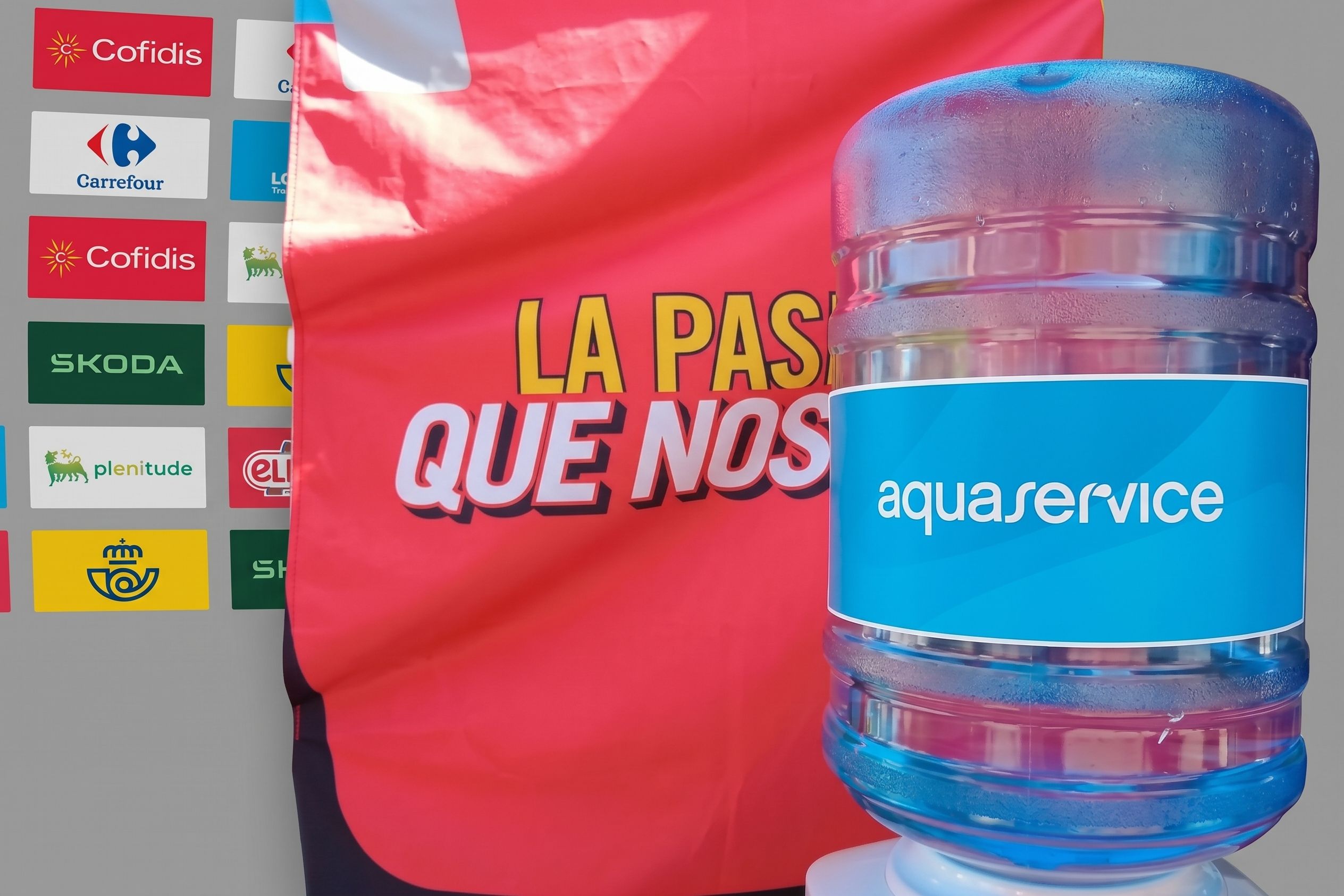 La hidratación sostenible de Aquaservice activa en La Vuelta, acompañando a ciclistas, organización e invitados, en todas las etapas de la edición femenina y masculina. La hidratación sostenible de Aquaservice activa en La Vuelta, acompañando a ciclistas, organización e invitados, en todas las etapas de la edición femenina y masculina.