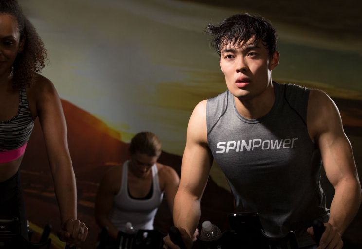 Clase SPINPower®, el entrenamiento por potencia de Spinning®. Foto: Spinning® · Mad Dogg Athletics®. Clase SPINPower®, el entrenamiento por potencia de Spinning®. Foto: Spinning® · Mad Dogg Athletics®.