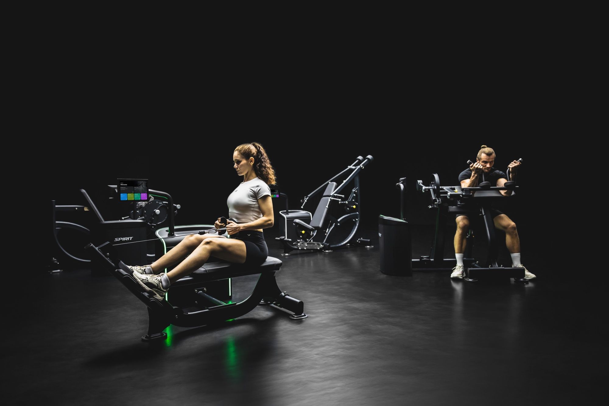 Zona de fuerza con equipamiento i Strength de Spirit. Foto Spirit Fitness.]