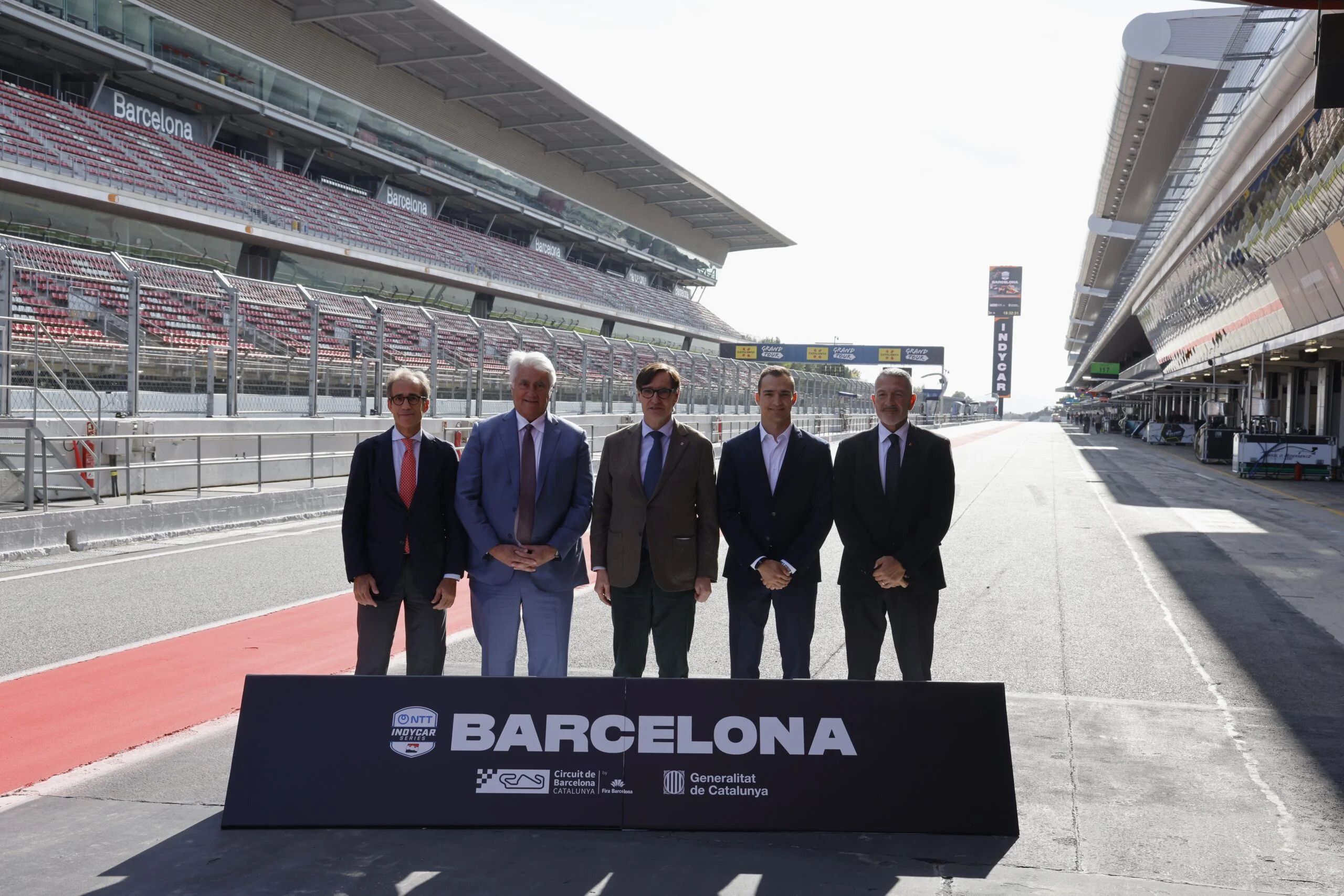 Pau Relat, Mark Miles, Salvador Illa, Àlex Palou y Miquel Samper en el Circuit de Barcelona-Catalunya.