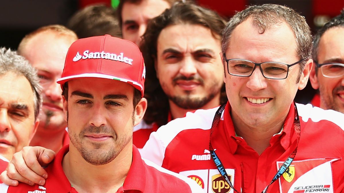 Stefano Domenicalli, junto a Fernando Alonso, en su etapa como director de la escudería Ferrari de Fórmula.