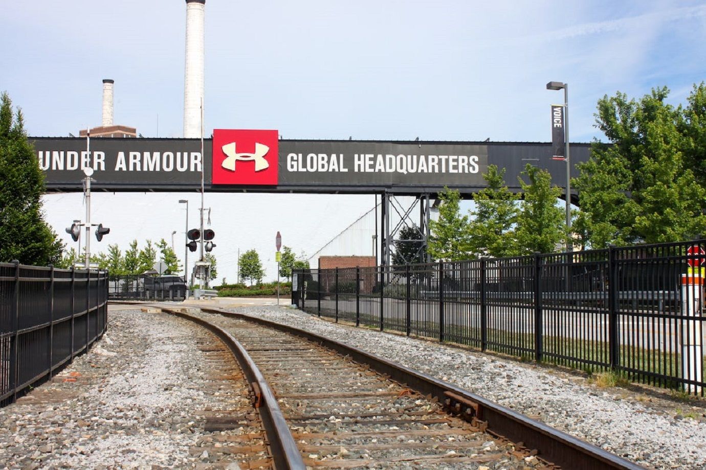 Under Armour recorta superficie a su nueva sede en EEUU