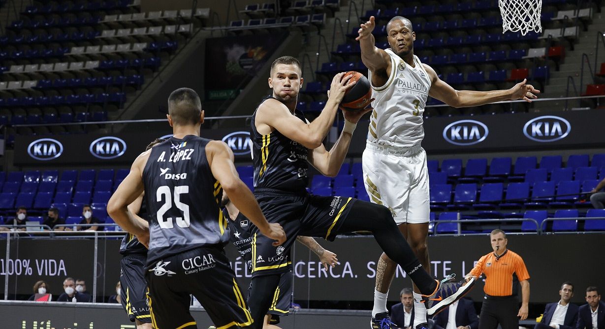Iberostar Tenerife vs Real Madrid Baloncesto. Fuente acb Photo
