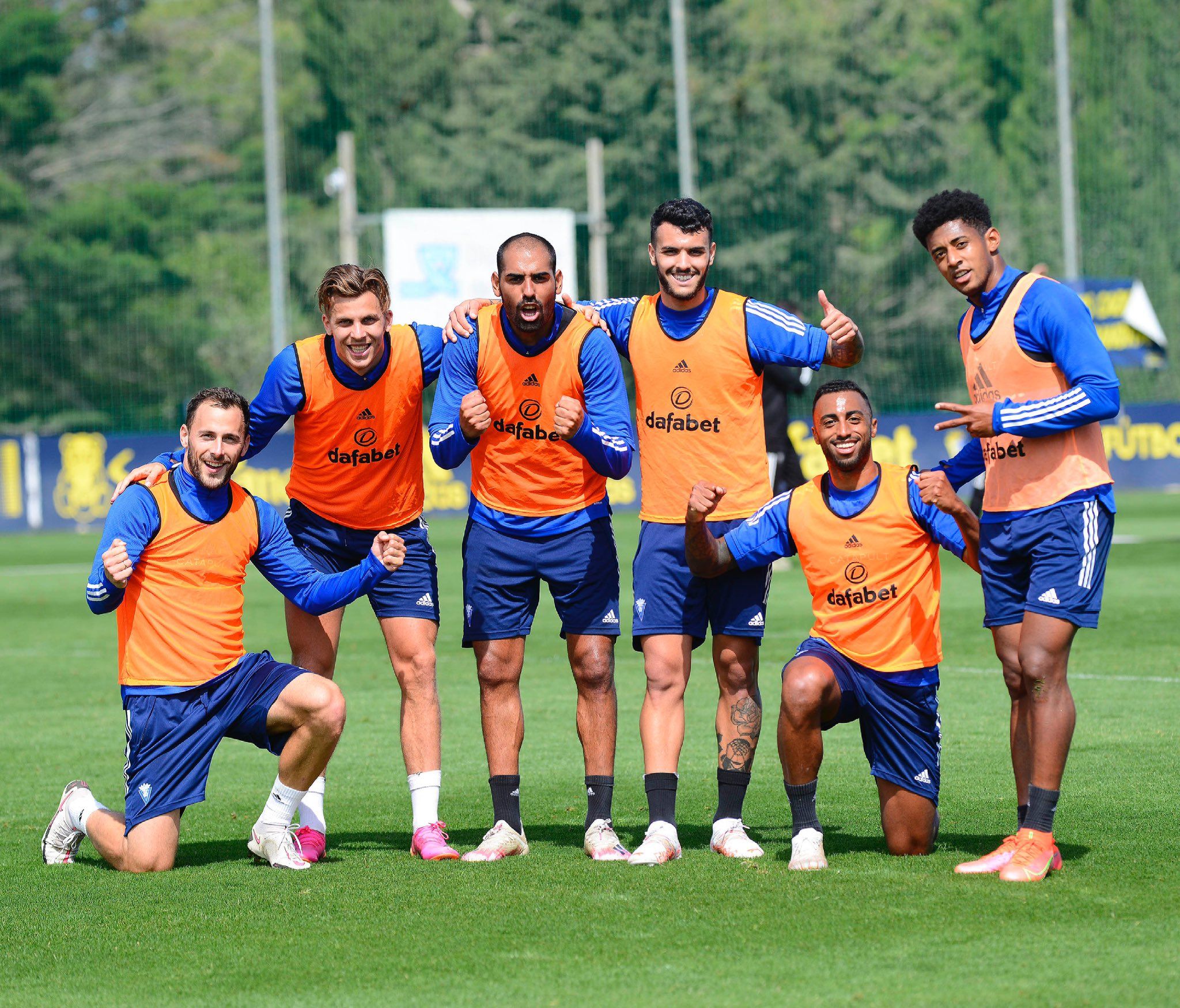 Cádiz equipo celebra RRSS