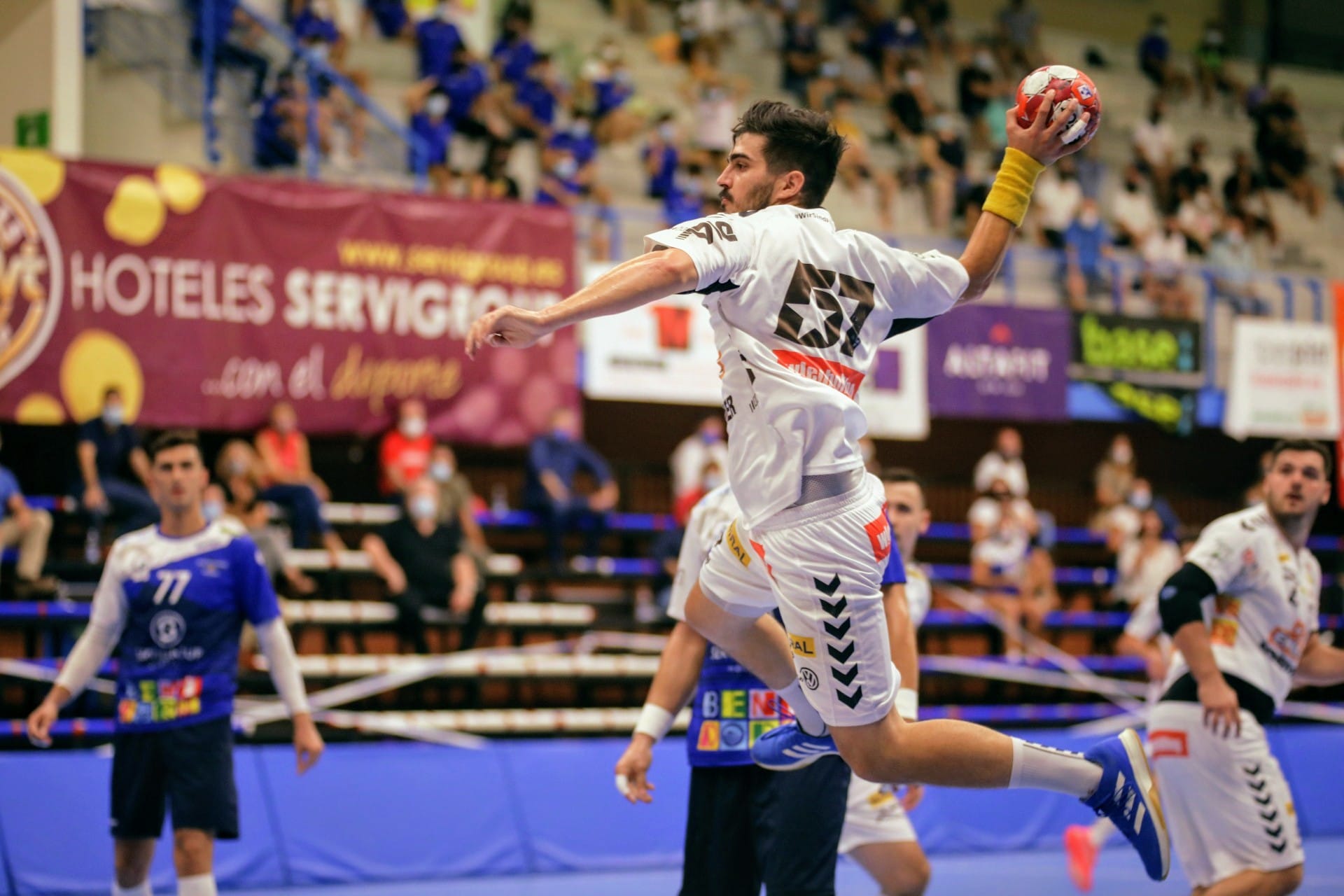 trinidad alfonso balonmano benidorm