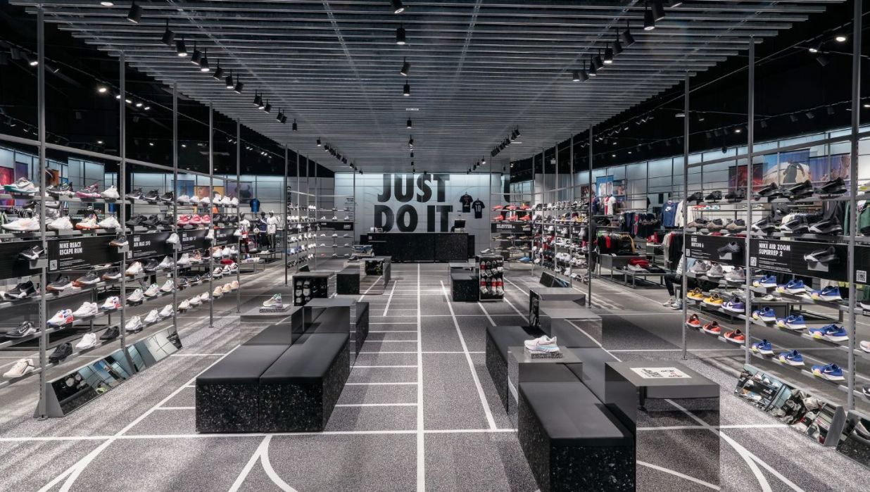 Violín Monografía Culo Nike amplía su patrimonio con una nueva tienda en Barcelona junto a su  socio Percassi